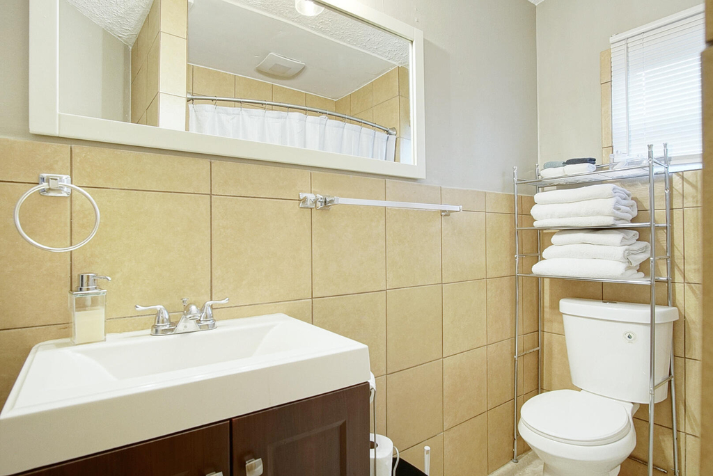 1002 Avenue E - Photo 16