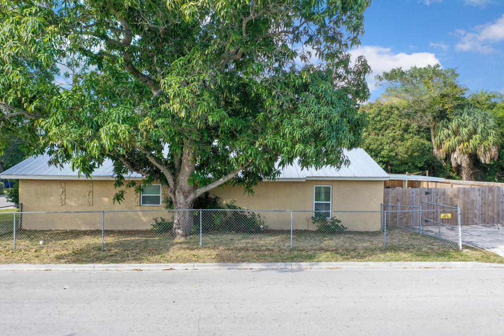 1002 Avenue E - Photo 25