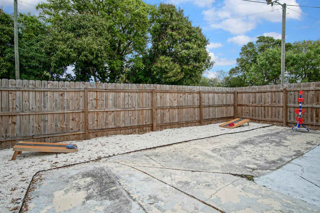 1002 Avenue E - Photo 33