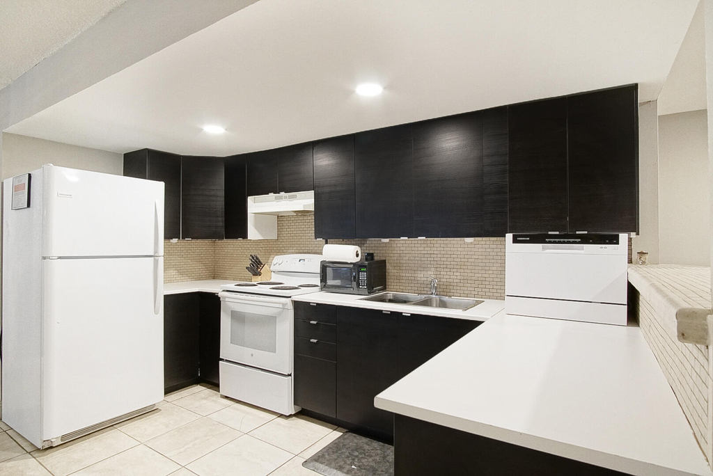 1002 Avenue E - Photo 8