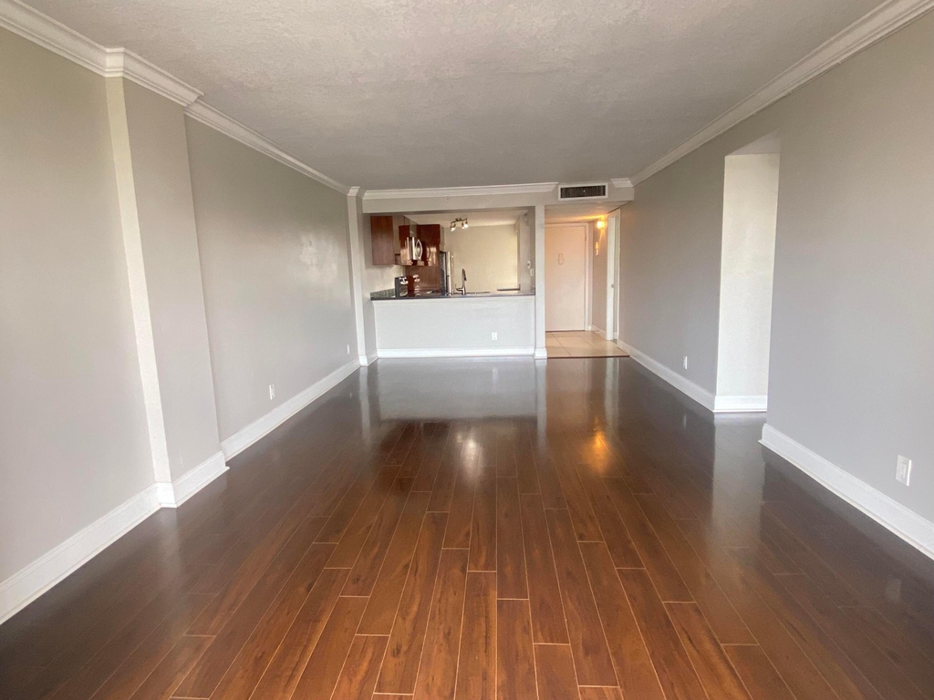9 Royal Palm Way - Photo 24