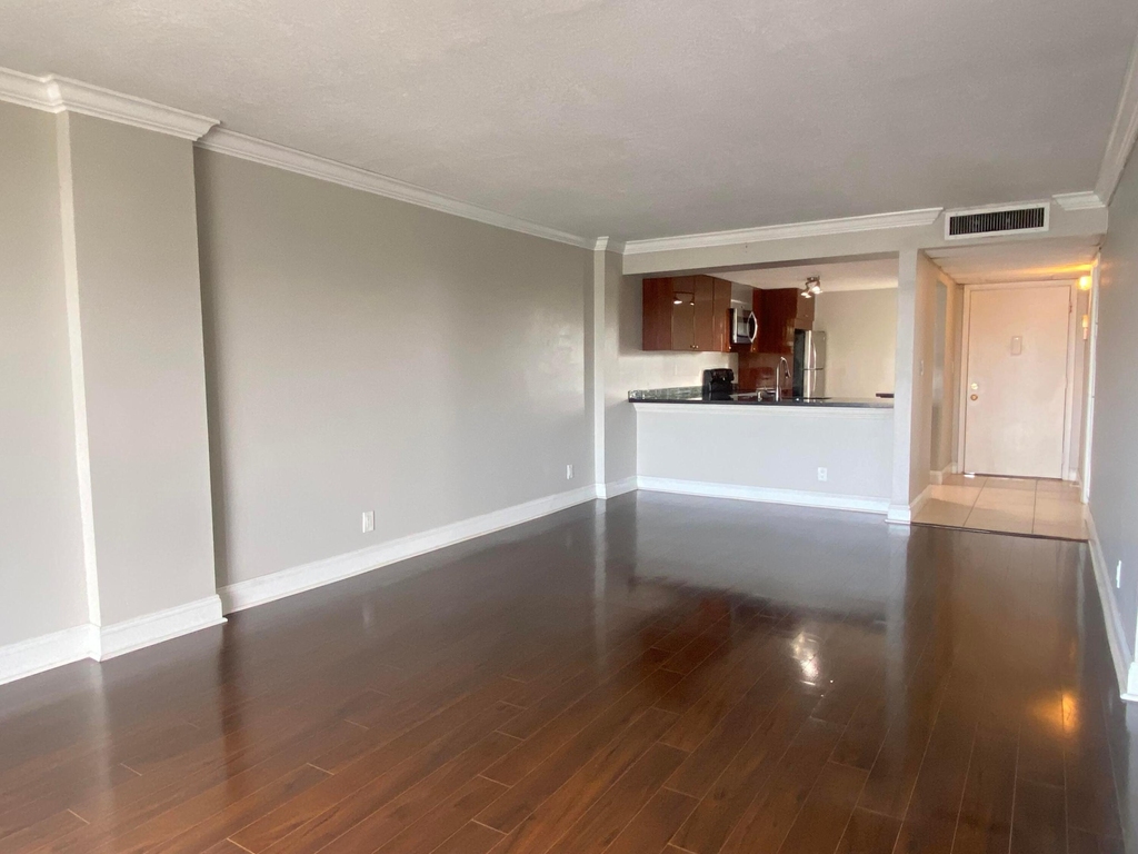 9 Royal Palm Way - Photo 34