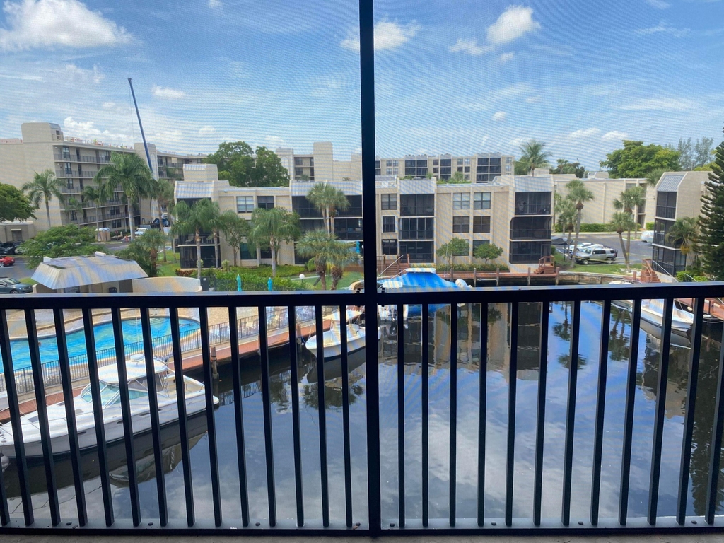 9 Royal Palm Way - Photo 23