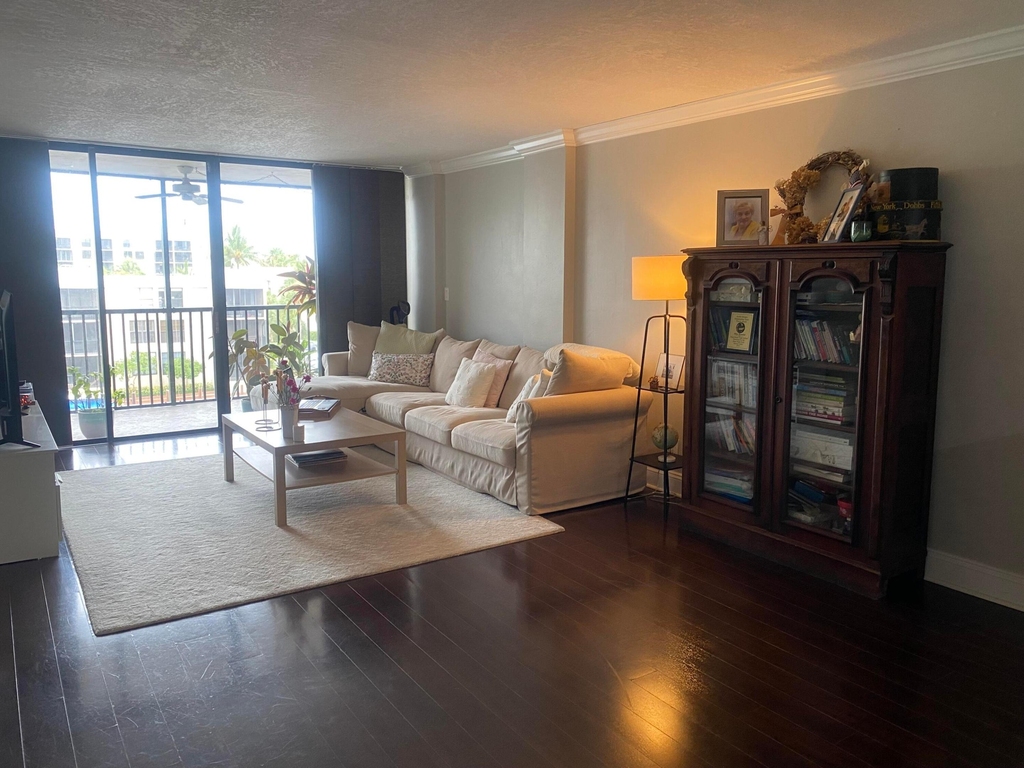 9 Royal Palm Way - Photo 1