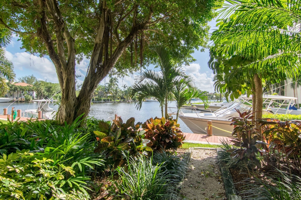 9 Royal Palm Way - Photo 18