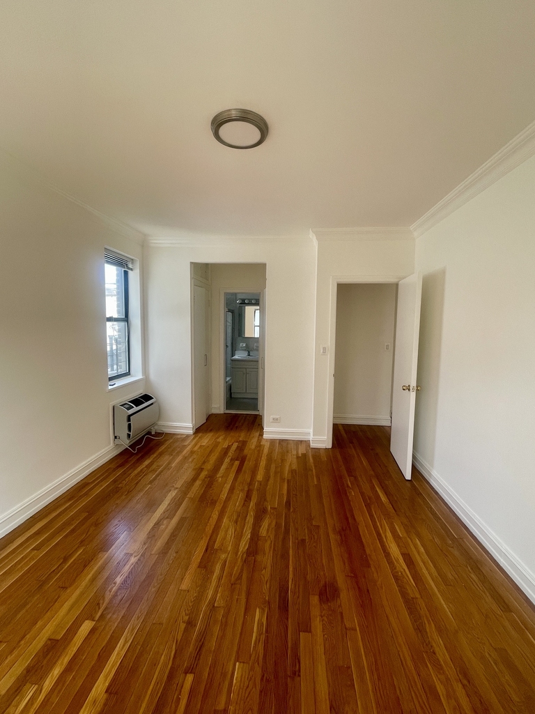 1680 York Avenue - Photo 4