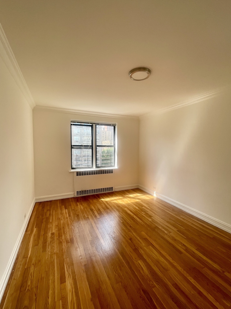 1680 York Avenue - Photo 3
