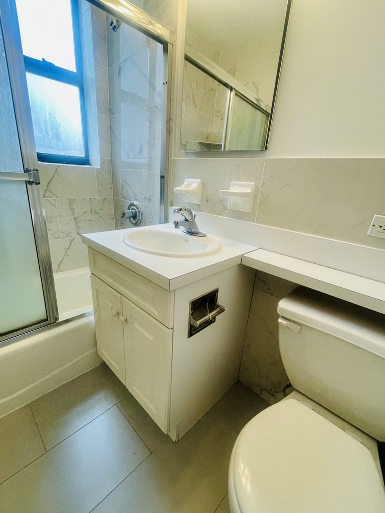 1680 York Avenue - Photo 5