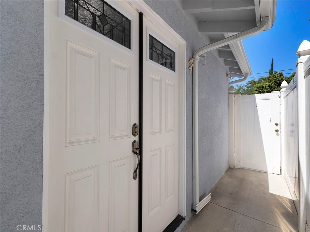 10018 N Aqueduct Ave - Photo 2