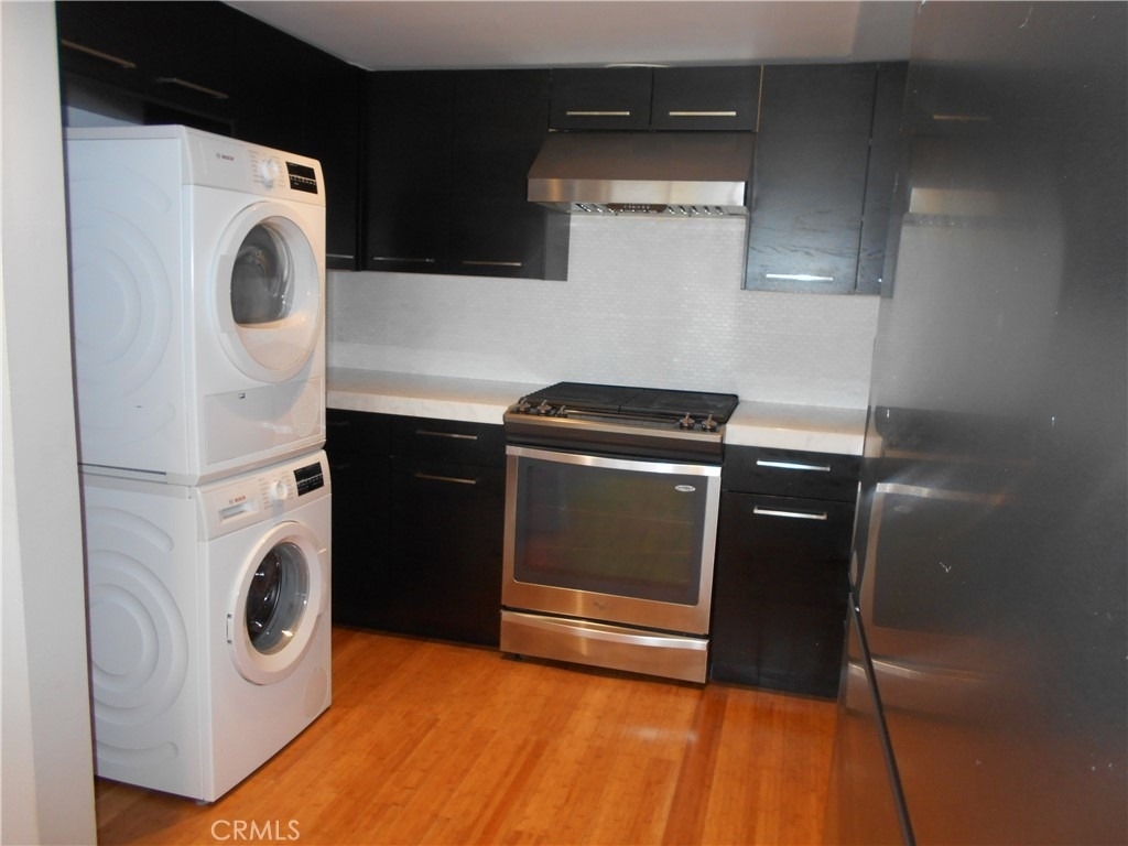 760 W 27th Street - Photo 18