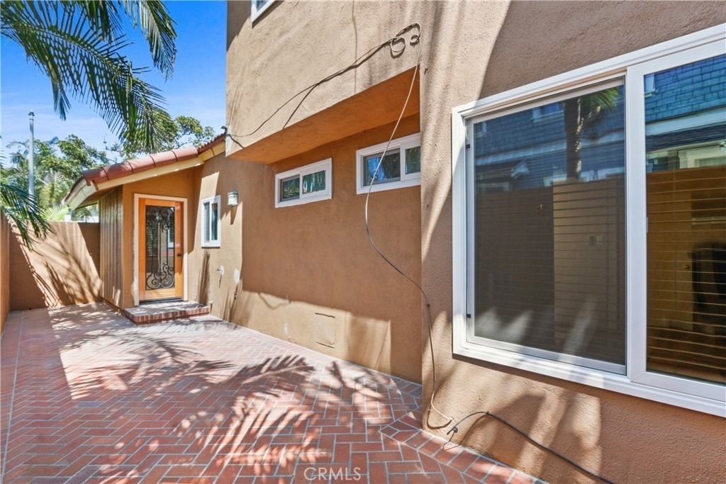 2214 E 2nd Street - Photo 2