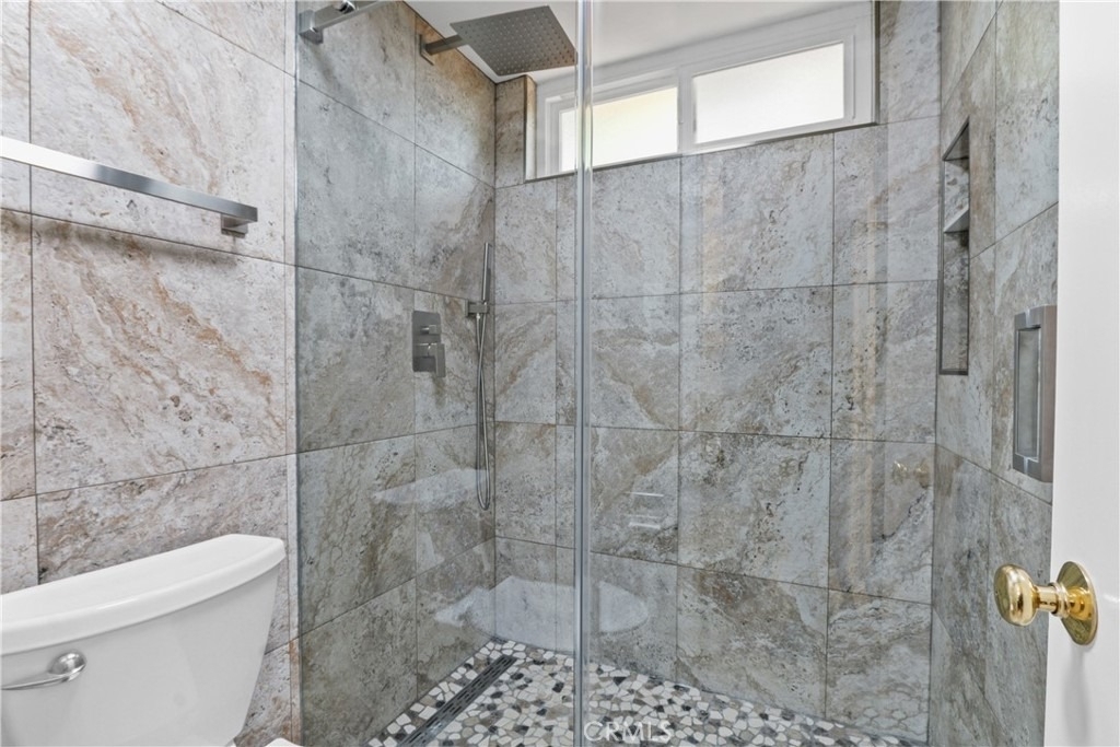 2214 E 2nd Street - Photo 5