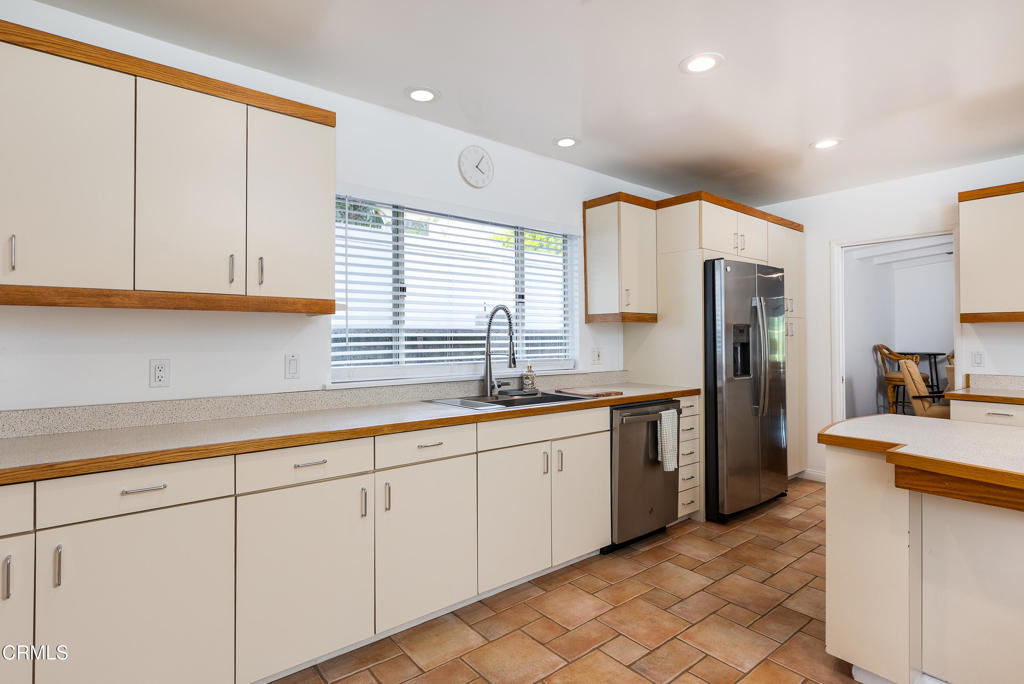 1660 S Oak Knoll Avenue - Photo 13