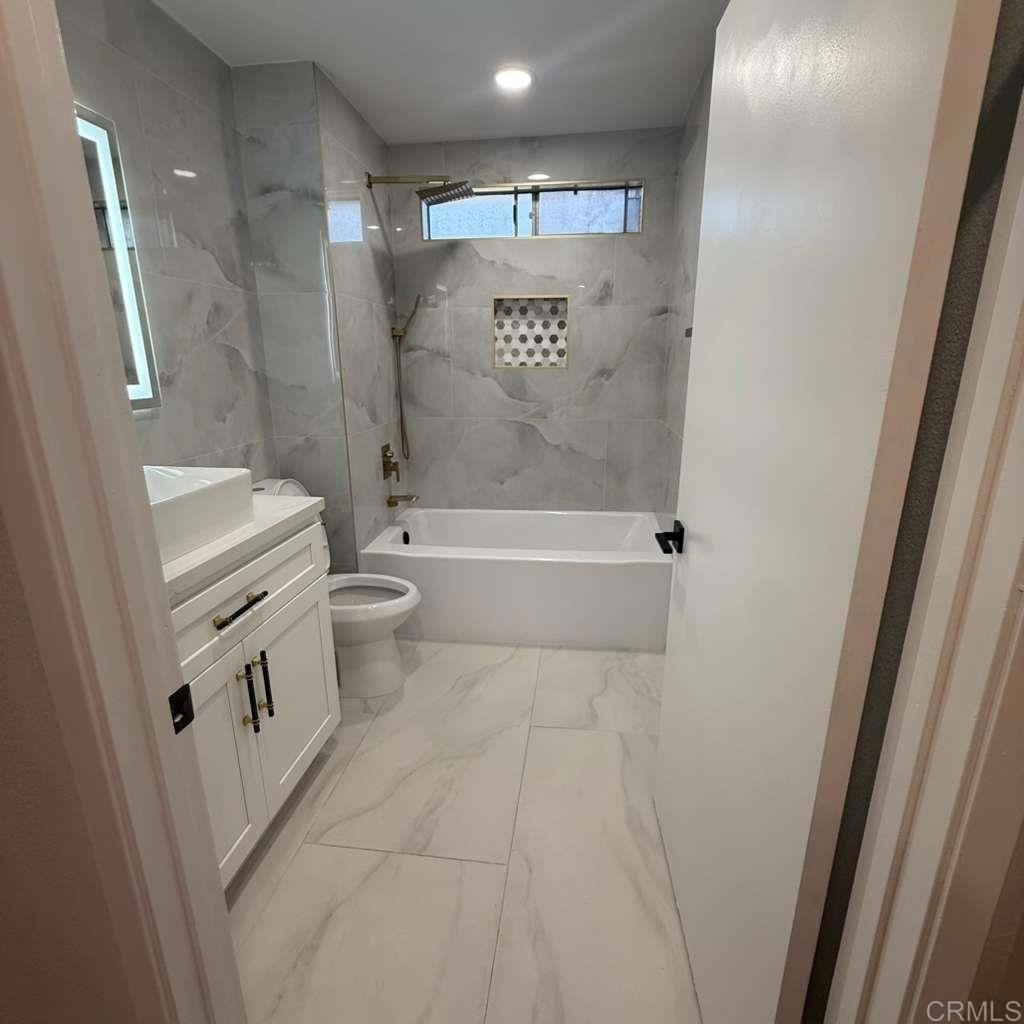 9586 Carroll Canyon Road - Photo 5