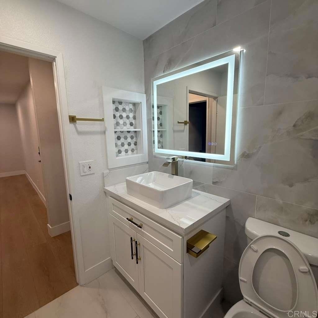 9586 Carroll Canyon Road - Photo 7
