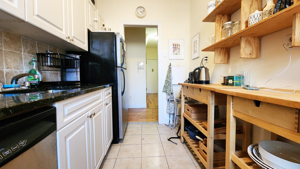 568 Pacific Street - Photo 3