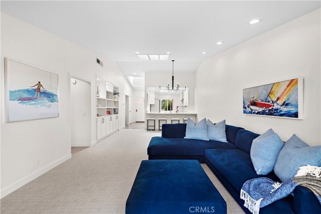 408 Villa Point - Photo 4