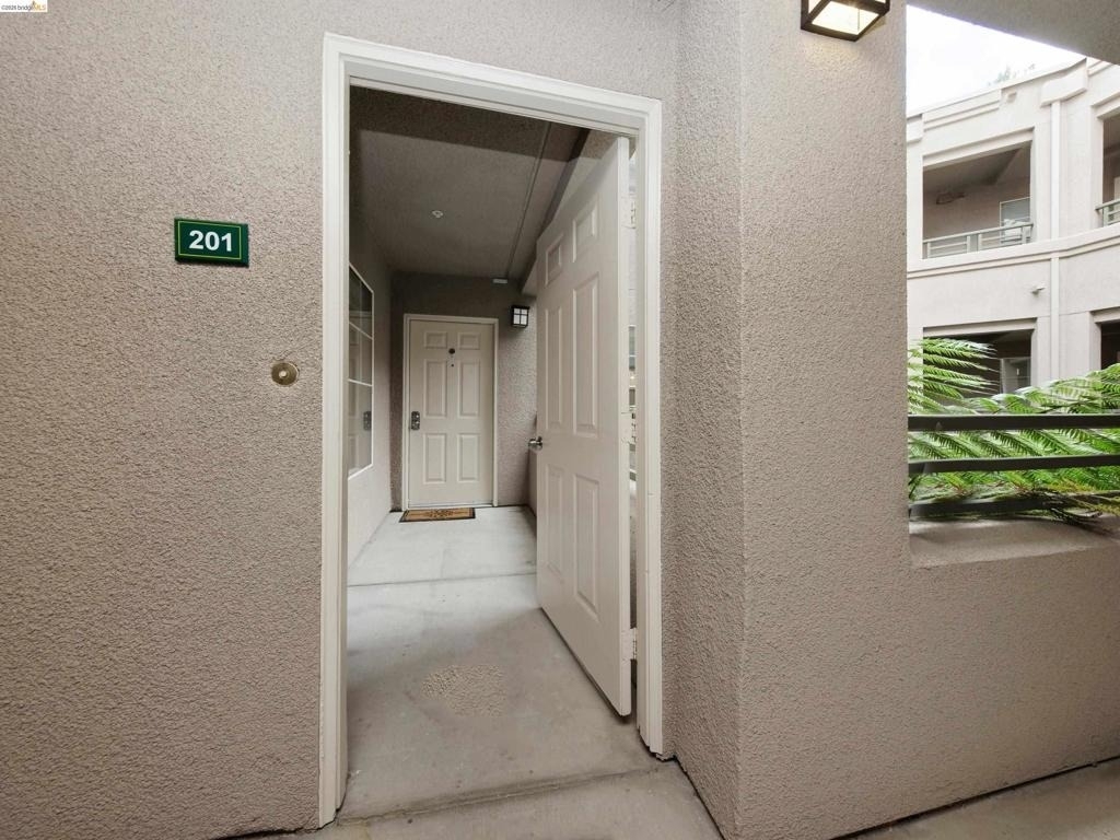 220 Caldecott Ln - Photo 1