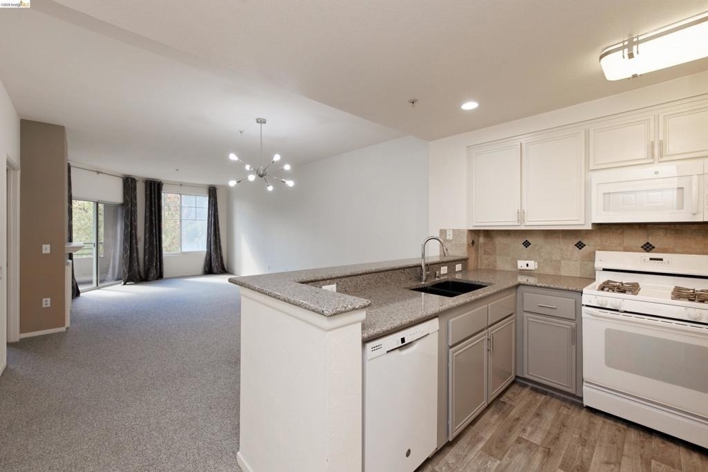 220 Caldecott Ln - Photo 2