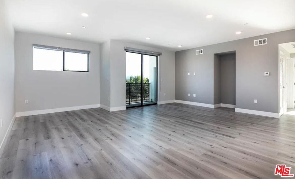 14612 Calvert Street - Photo 3