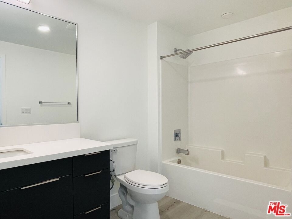 14612 Calvert Street - Photo 7