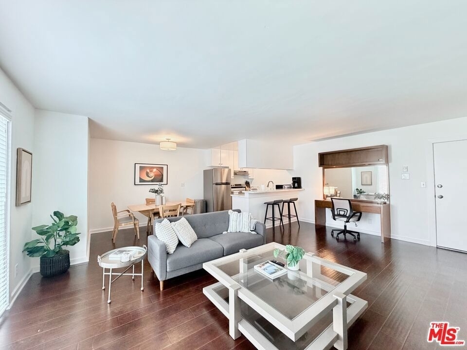 5805 W 8th Street - Photo 5