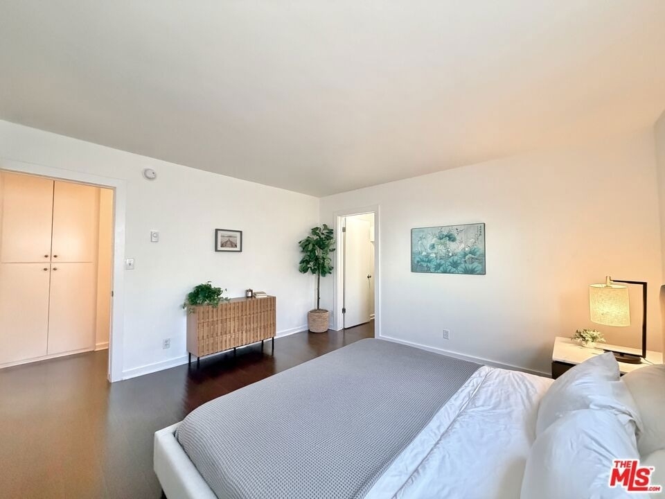 5805 W 8th Street - Photo 8