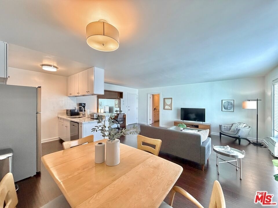 5805 W 8th Street - Photo 2