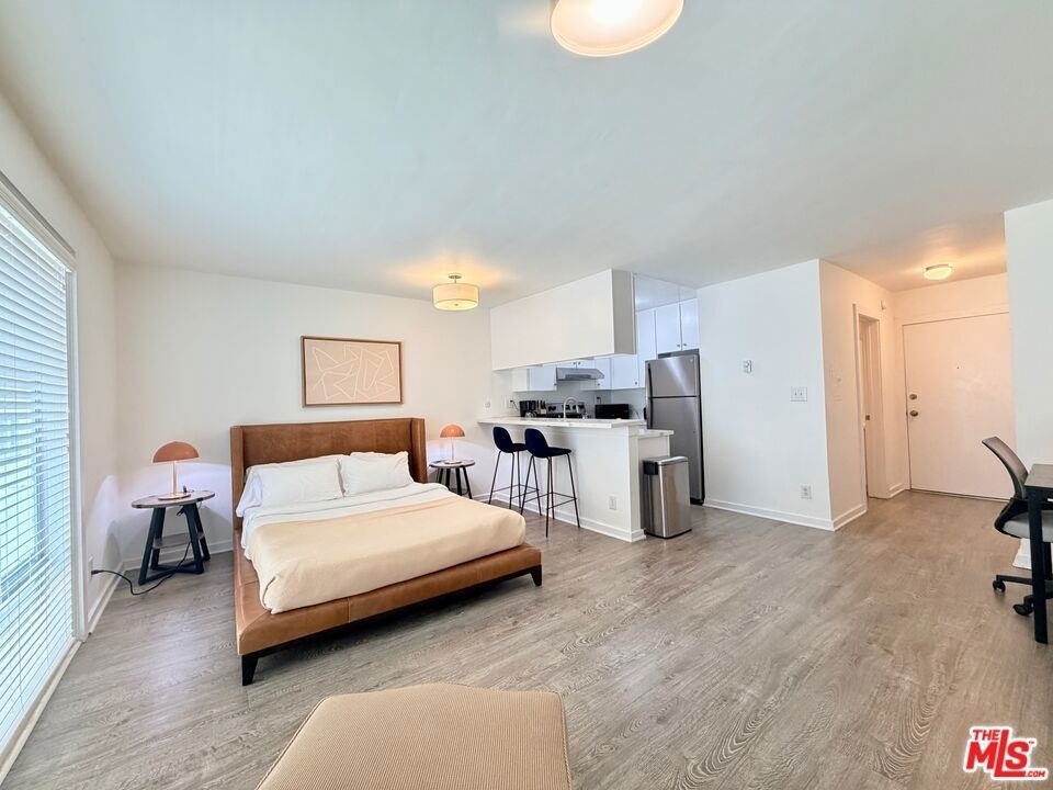 5805 W 8th Street - Photo 1
