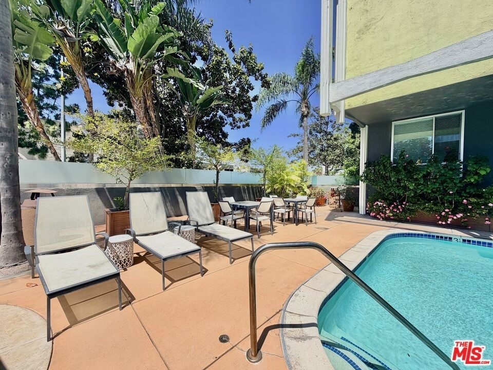 5805 W 8th Street - Photo 10