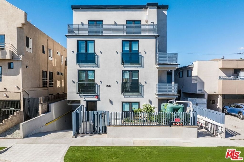 1429 S Bedford Street - Photo 0