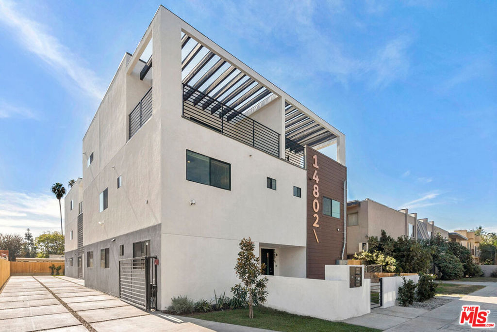 14802 Vanowen Street - Photo 10