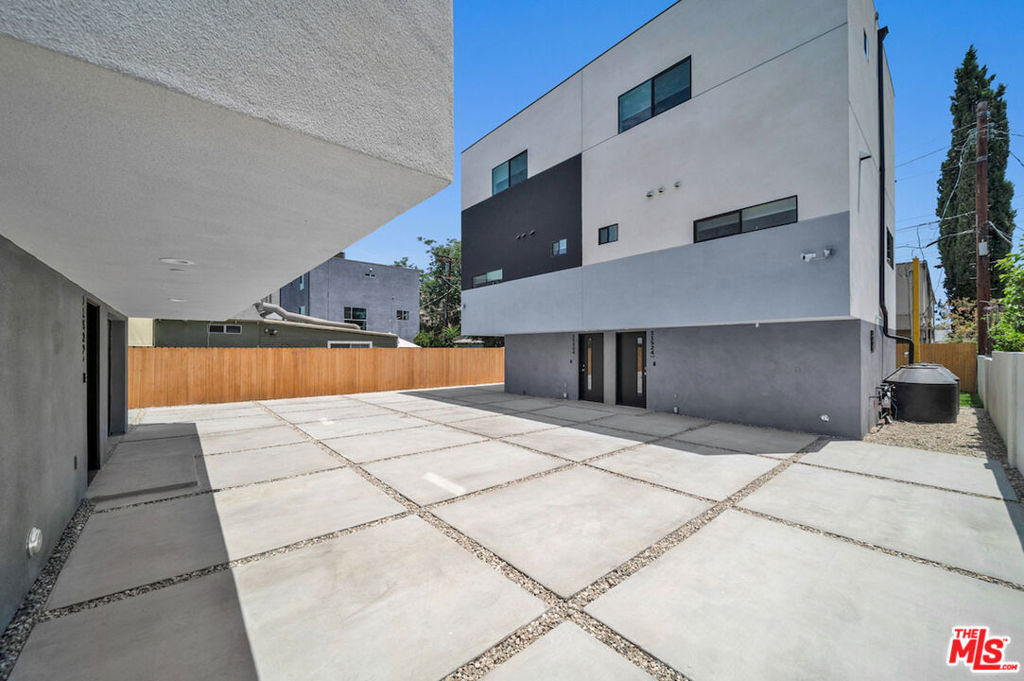 11524 Emelita Street - Photo 12