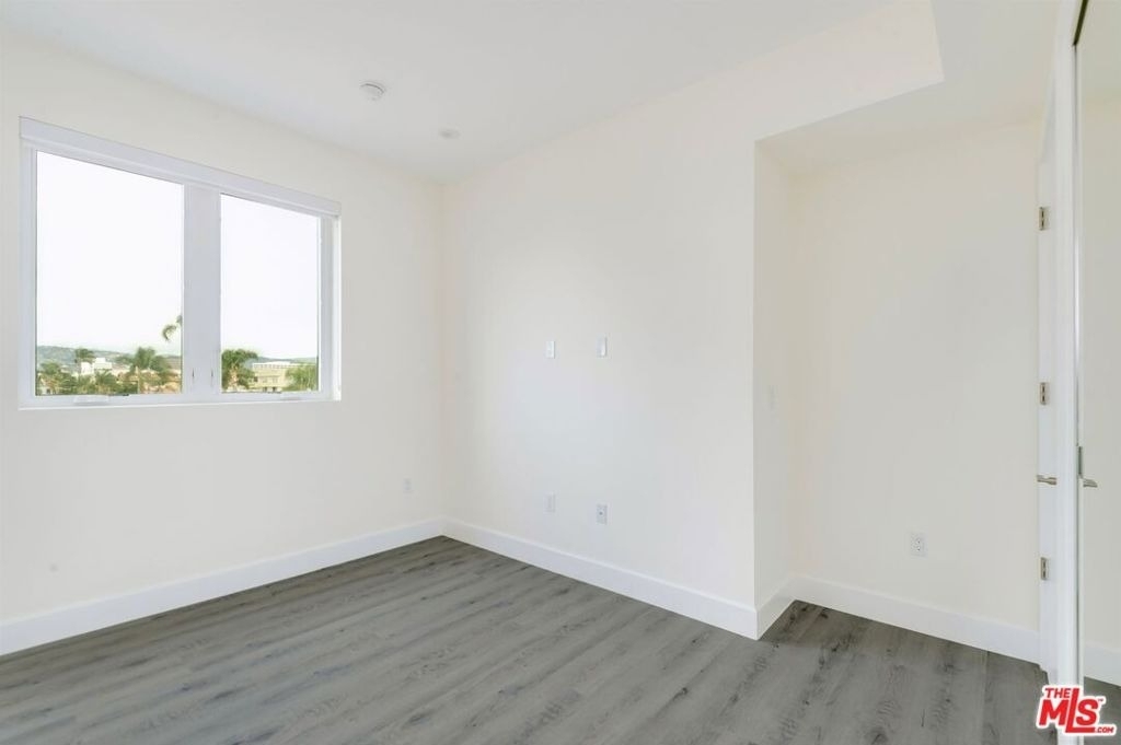 1237 S Holt Avenue - Photo 32