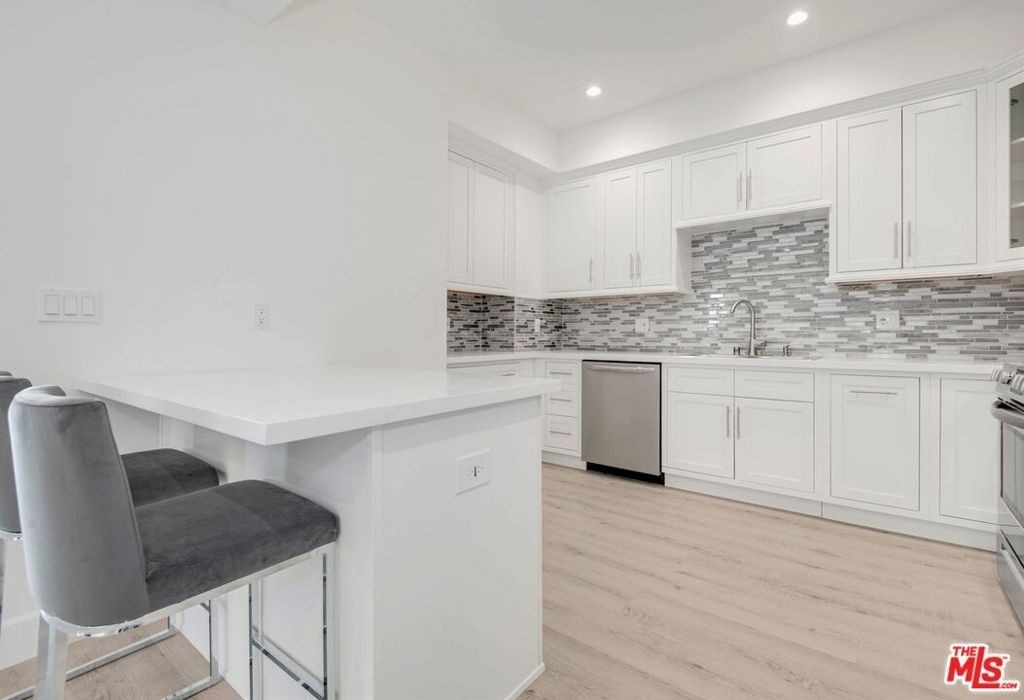 1237 S Holt Avenue - Photo 23