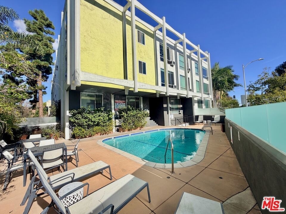 5805 W 8th Street - Photo 9