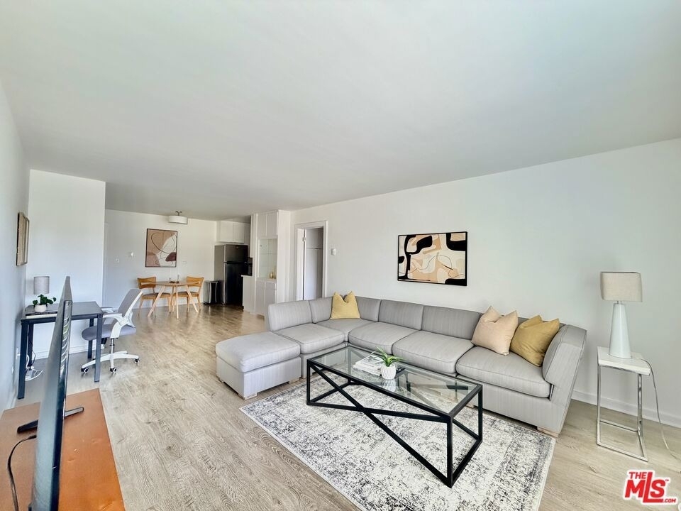 5805 W 8th Street - Photo 3