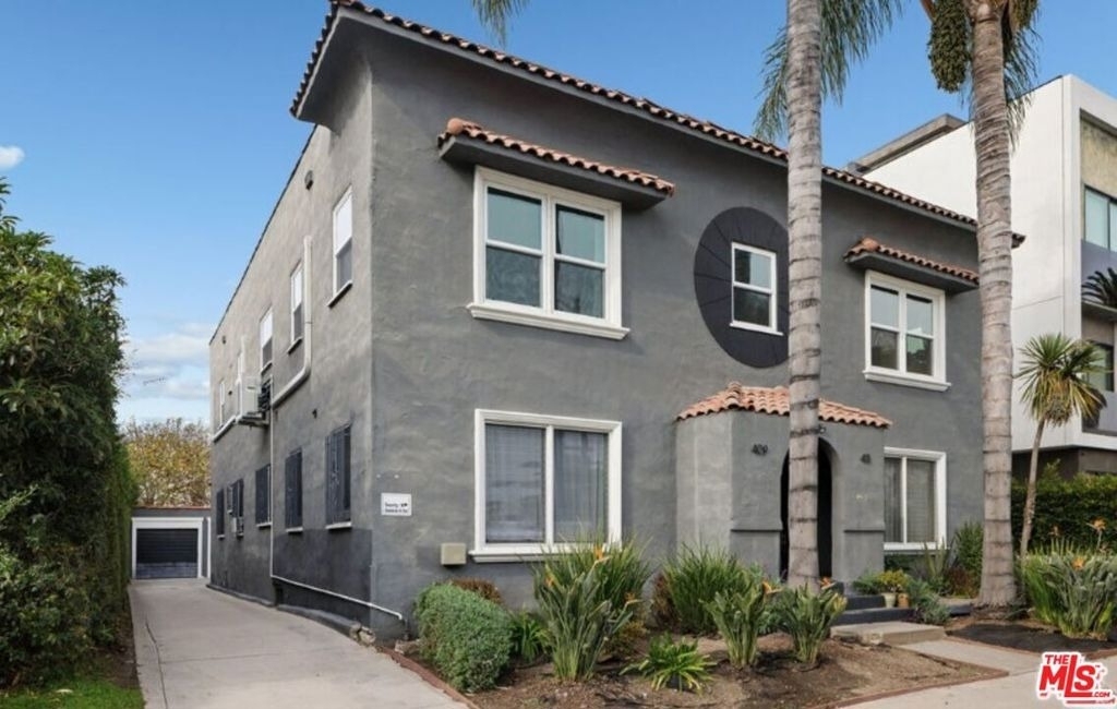 409 N Curson Avenue - Photo 0