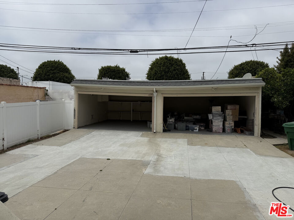 211 S Arnaz Drive - Photo 30