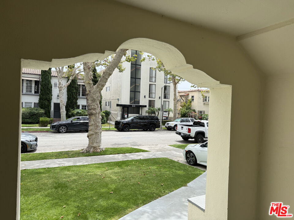 211 S Arnaz Drive - Photo 3