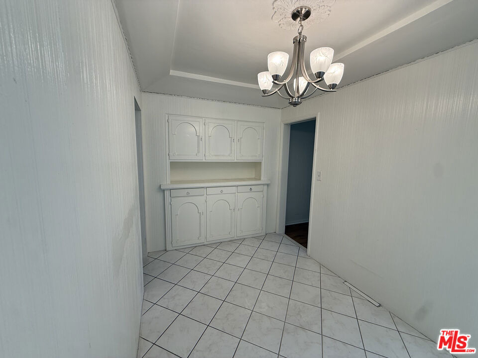 211 S Arnaz Drive - Photo 10