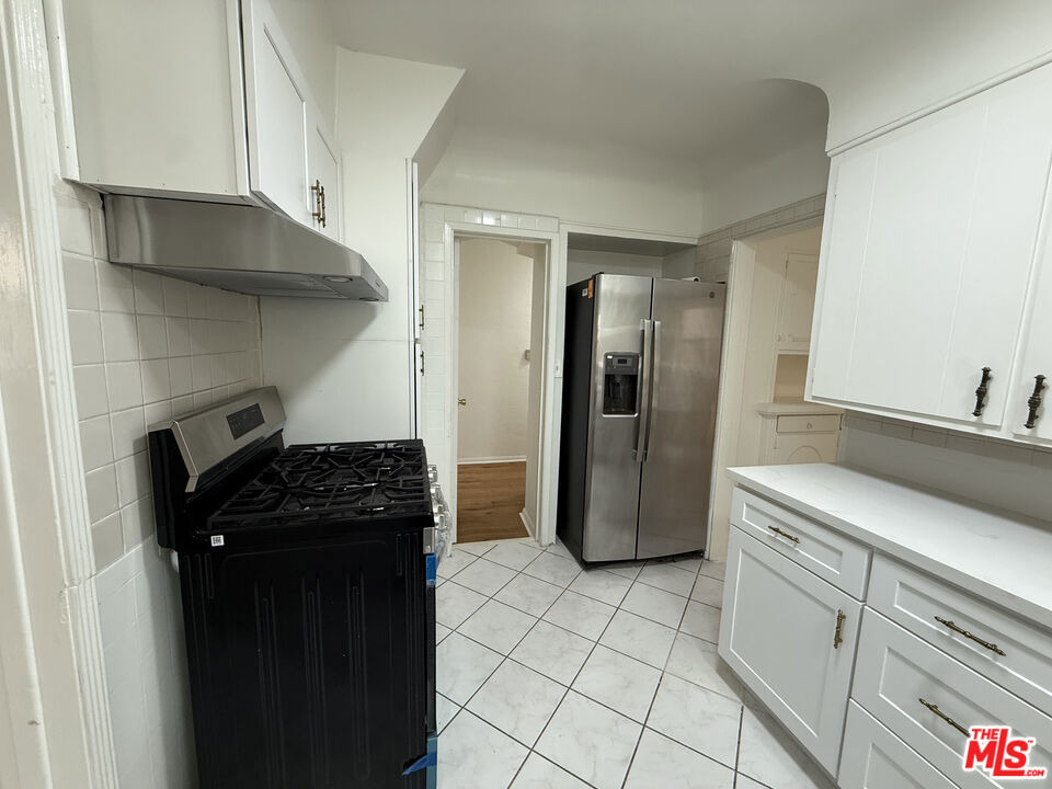211 S Arnaz Drive - Photo 13