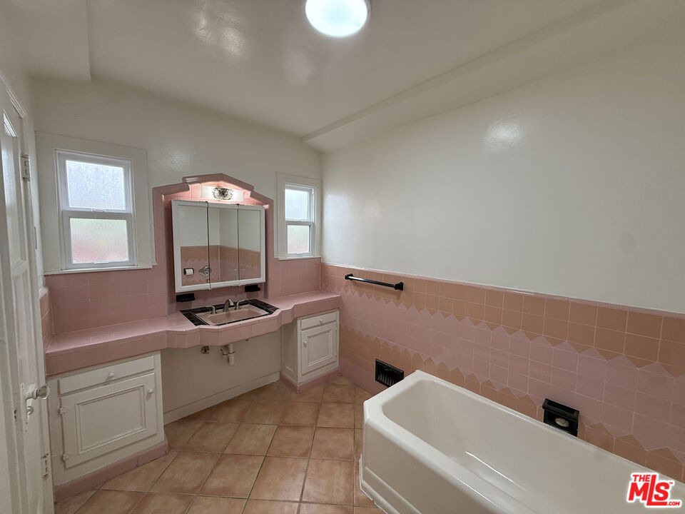 211 S Arnaz Drive - Photo 17