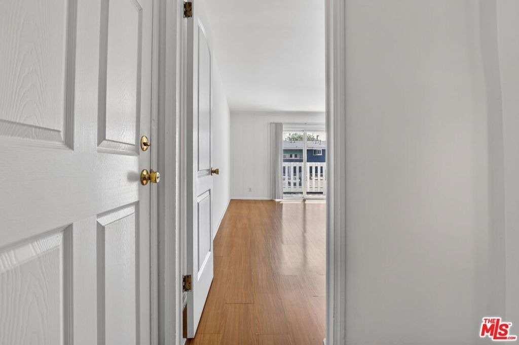 14721 Sylvan Street - Photo 8