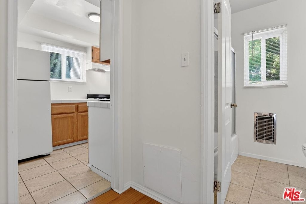 14721 Sylvan Street - Photo 11