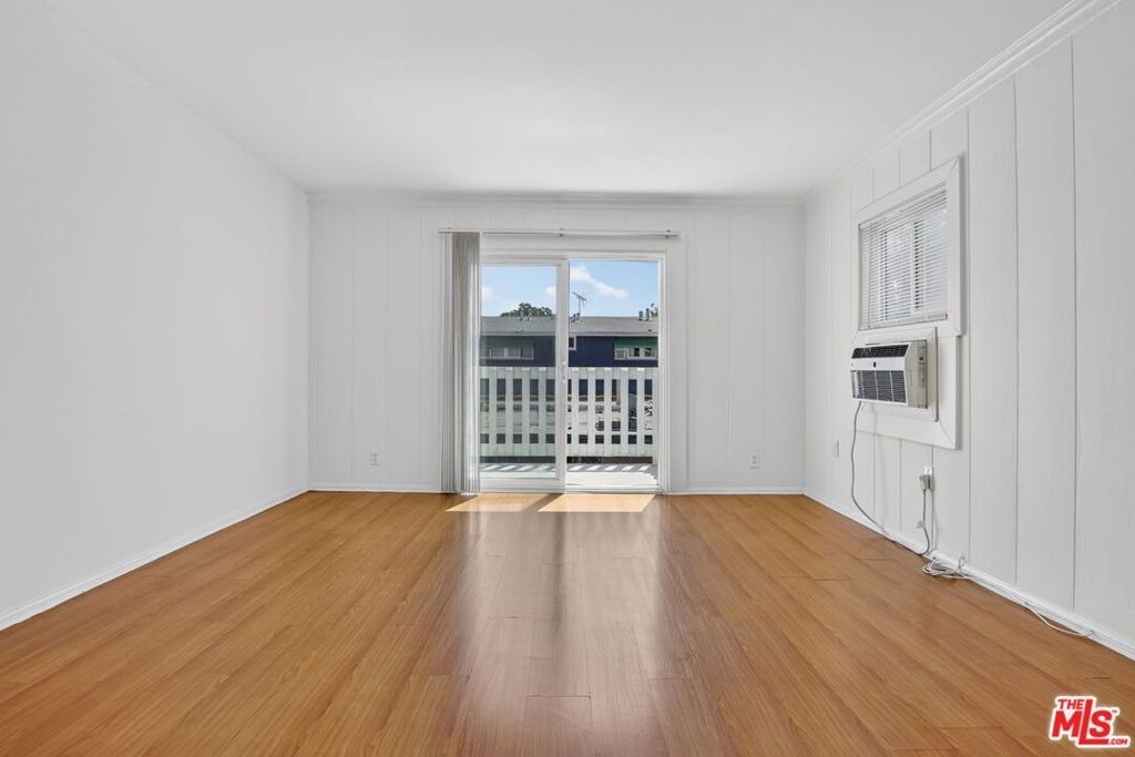 14721 Sylvan Street - Photo 2