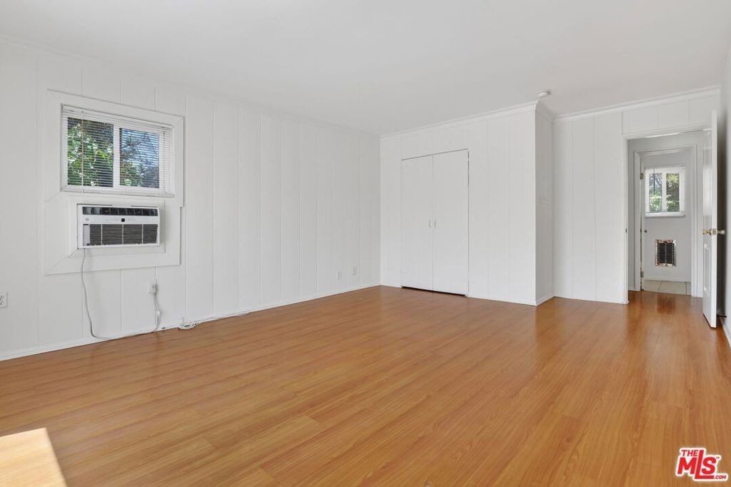 14721 Sylvan Street - Photo 6