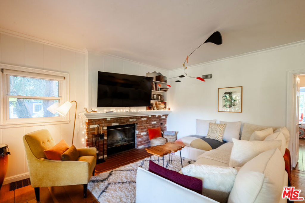 17401 Londelius Street - Photo 10