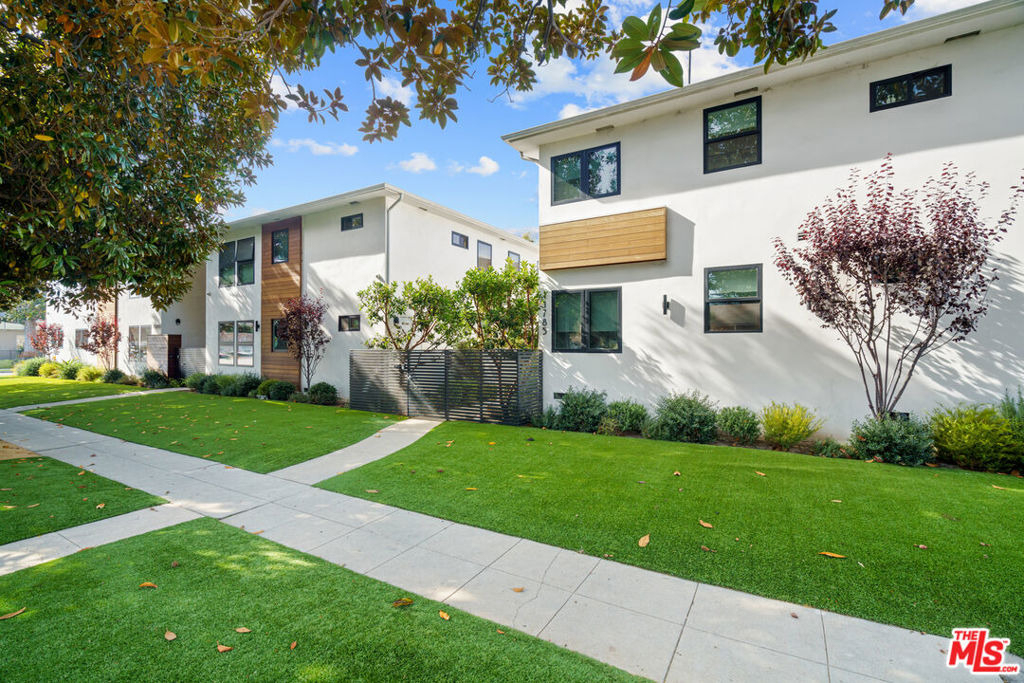 11795 Gateway Boulevard - Photo 0