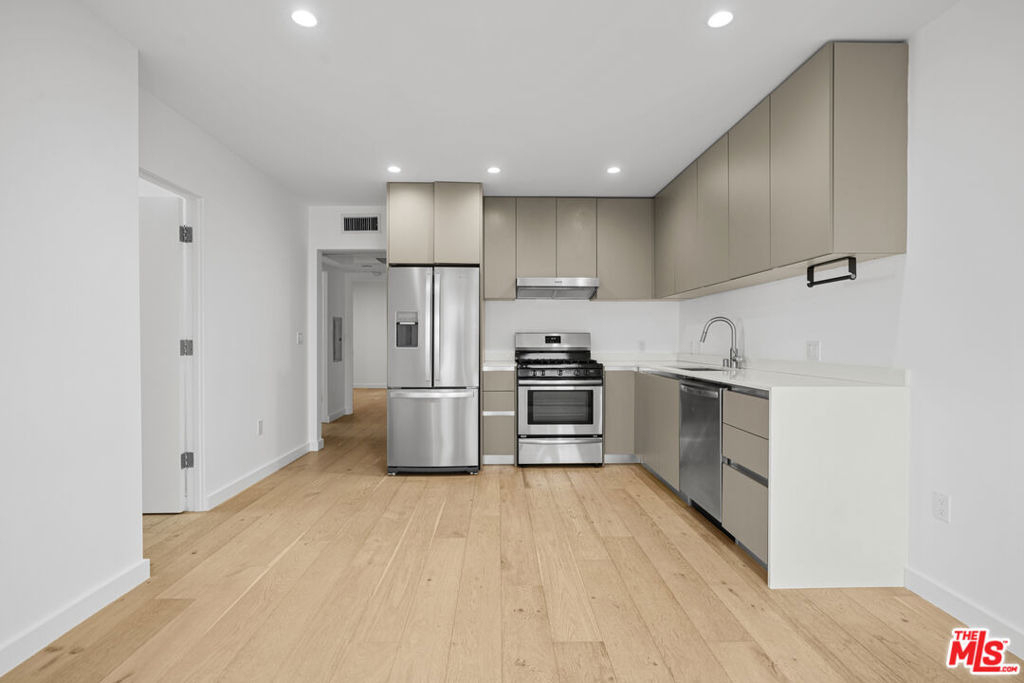 11785 Gateway Boulevard - Photo 3